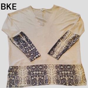 BKE Oversized Beige & Black Animal Print Lightweight Sweater. Size Extra Small.